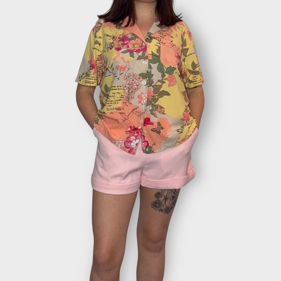 Vintage 1990s Botanical Hawaiian Style, Rayon Short Sleeve Button Down, Blouse - Picture 3 of 6